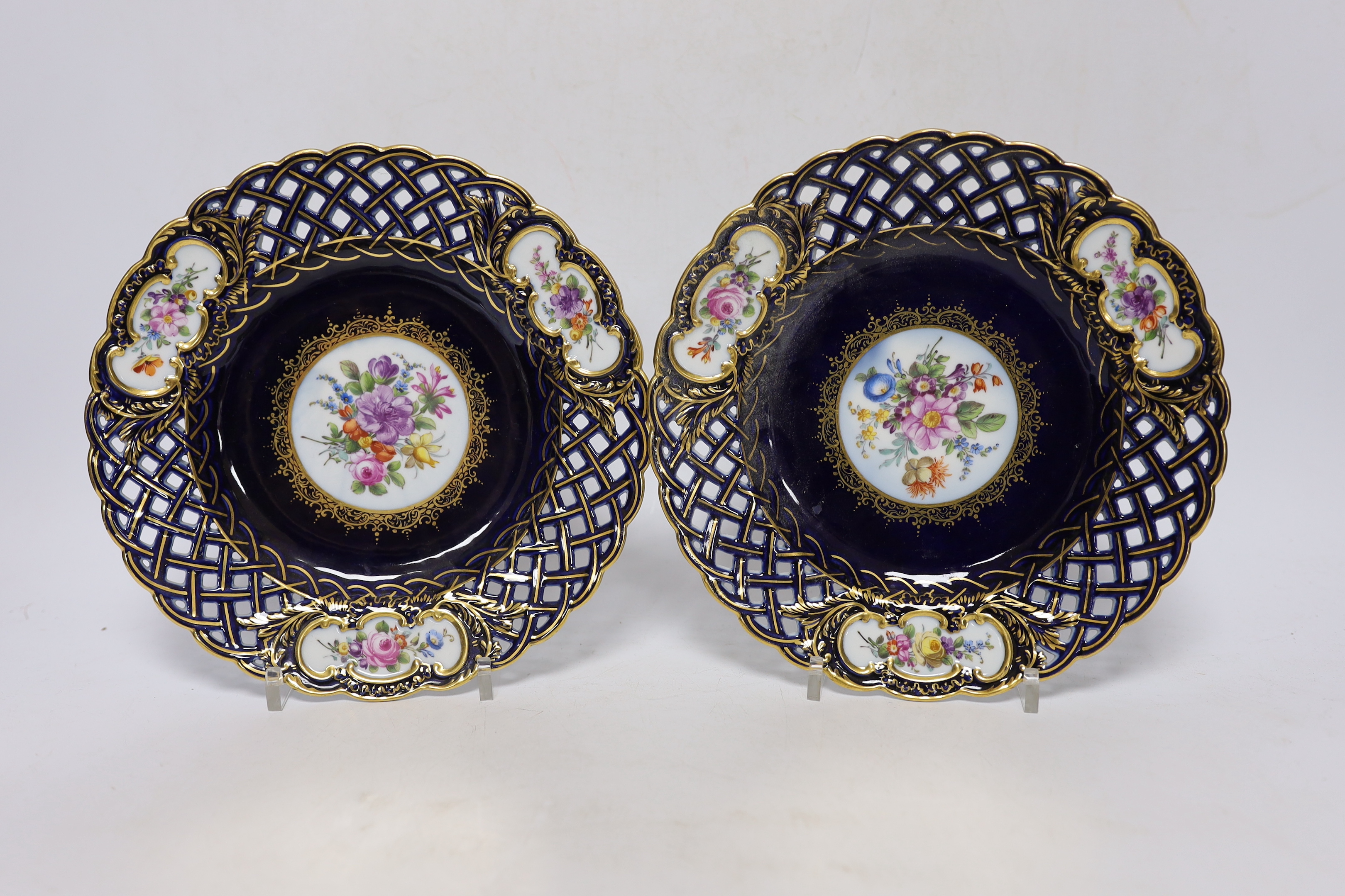 A set of four Dresden blue porcelain cabinet plates decorated with flowers, 21cm
